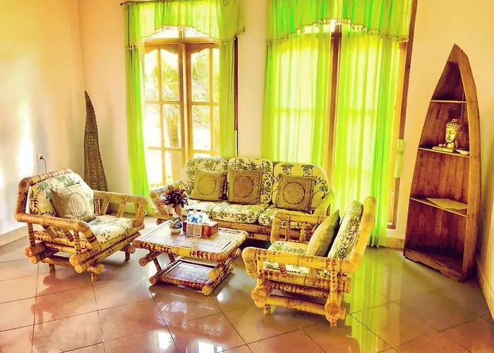 Taman Burung Villas リゾート ロヴィーナ